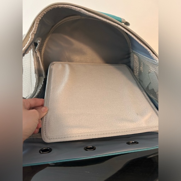 Portable Small Animal Carrier.  Pouch Foldable Pet Backpack - Picture 6 of 10